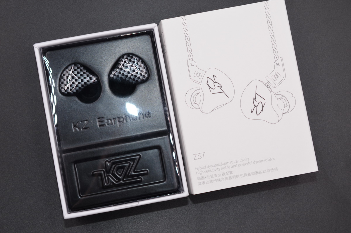 ขาย KZ ZST Pure White Edition หูฟัง hybrid 2ไดร์เวอร์ (1DD+1BA) ถอดสายได้ รุ่นพิเศษ