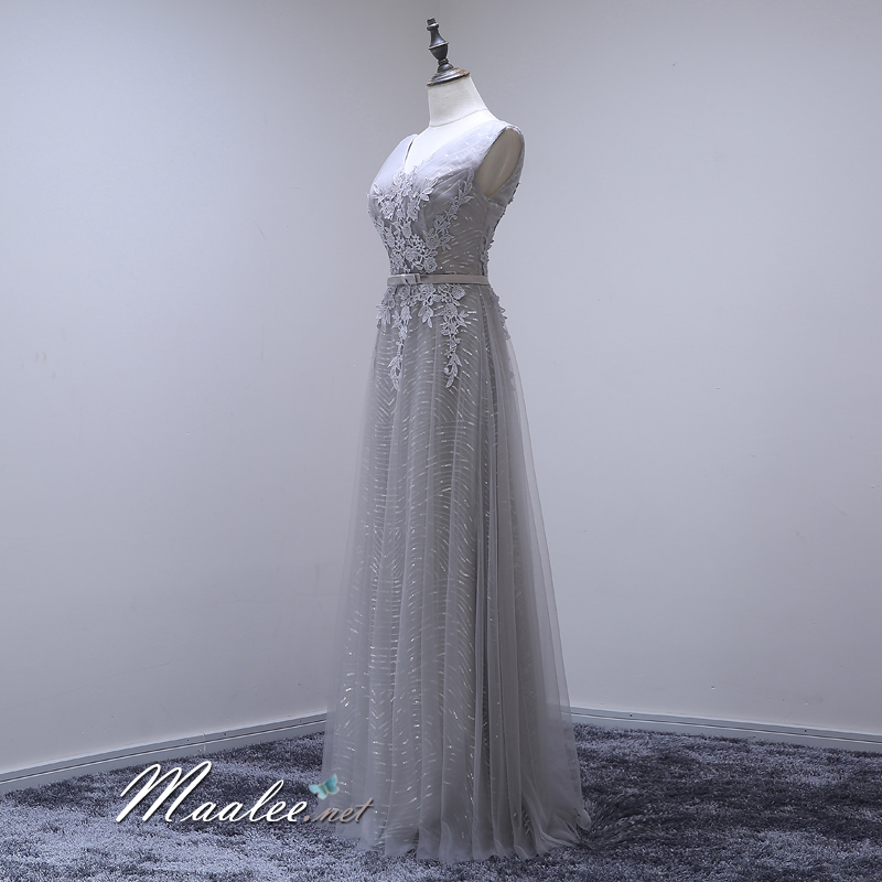 พร้อมส่ง ชุดราตรียาว แขนกุด สีเทา แต่งลายลูกไม้ ผ้าตาข่าย ข้างในปักเลื่อมสวย