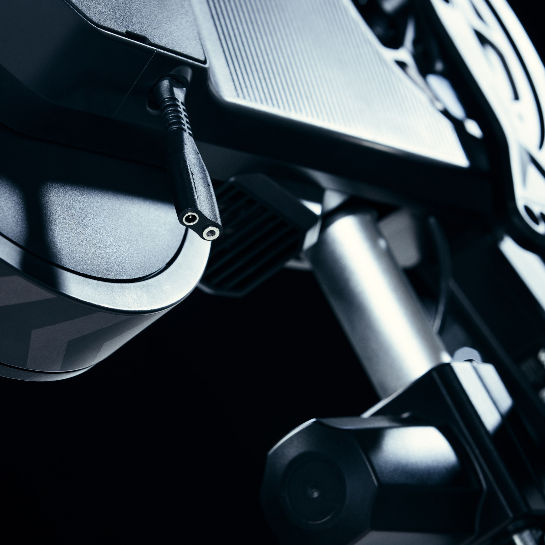 WAHOO KICKR BIKE V2 Wi-Fi | จักรยานเทรนเนอร์อัจฉริยะ จำลองความชันจริง 20% รองรับ Zwift, Rouvy พร้อมฟิตติ้งแม่นยำ