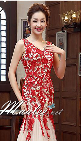 พร้อมเช่า ชุดราตรียาว สีแดง แบบแขนกุด ลายลูกไม้ ทรงหางปลาแต่งผ้าตาข่าย (เชือกผูกหลัง)