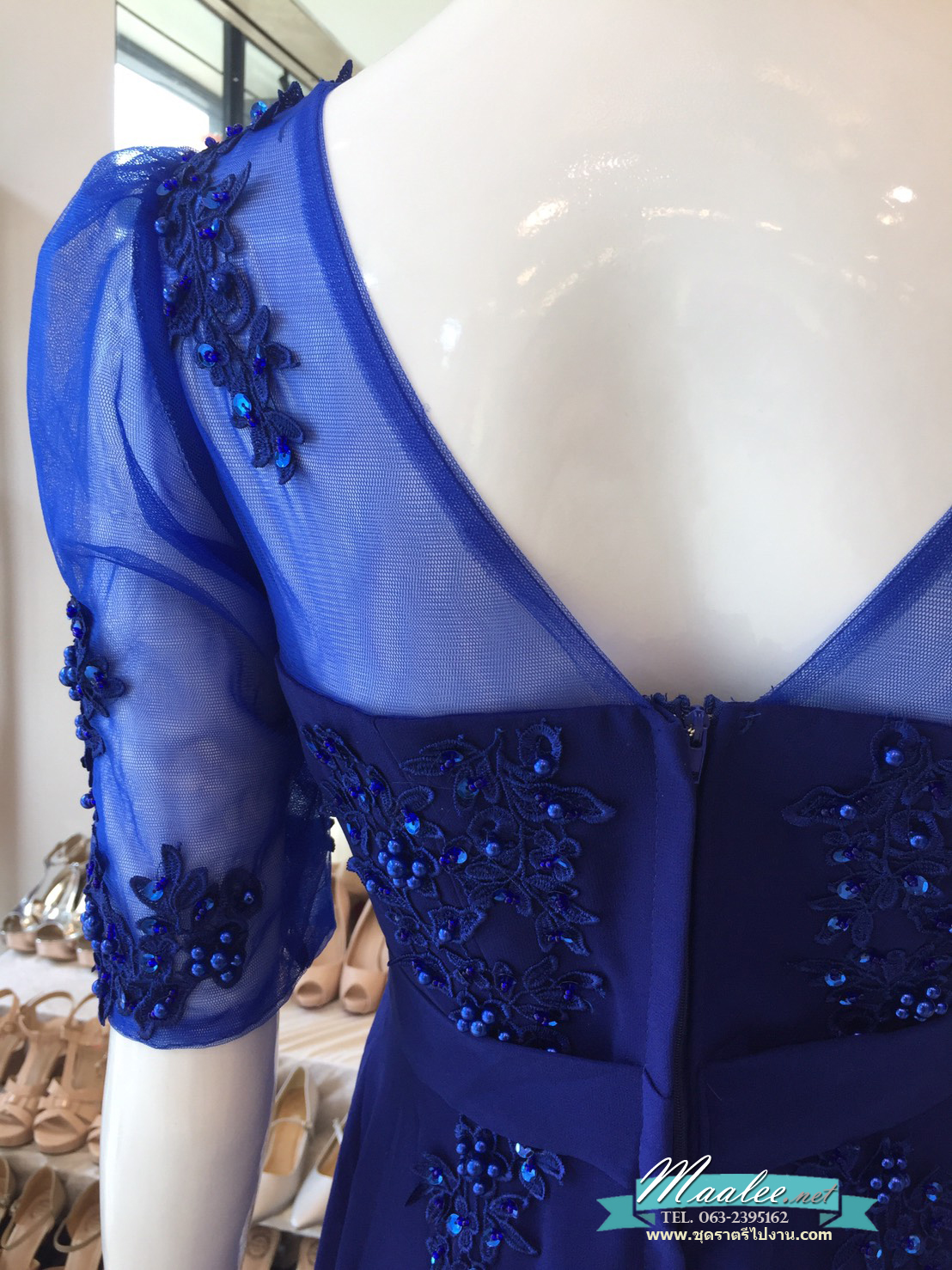 พร้อมส่ง ชุดราตรียาว สีน้ำเงิน แขนยาว แบบเรียบหรู แต่งลูกไม้เซาะดอก ปักลูกปัดมุก
