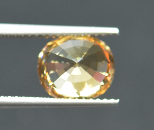 เพทายสีเหลือง (Zircon) 3.68 กะรัตสวยมาก (0367)