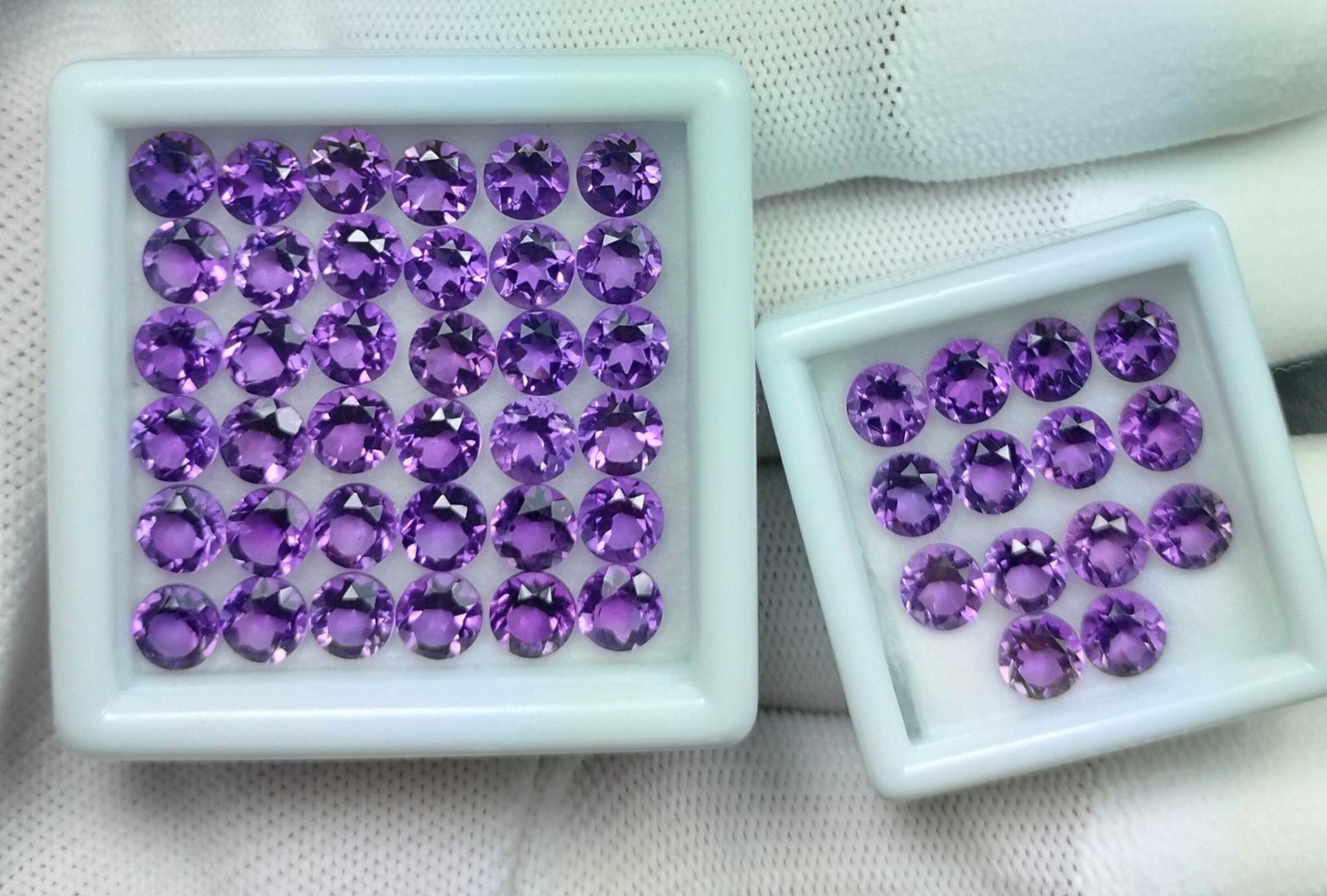 พลอยอะเมทิสต์ 23.12 กะรัต 50 ชิ้น 5 มิล