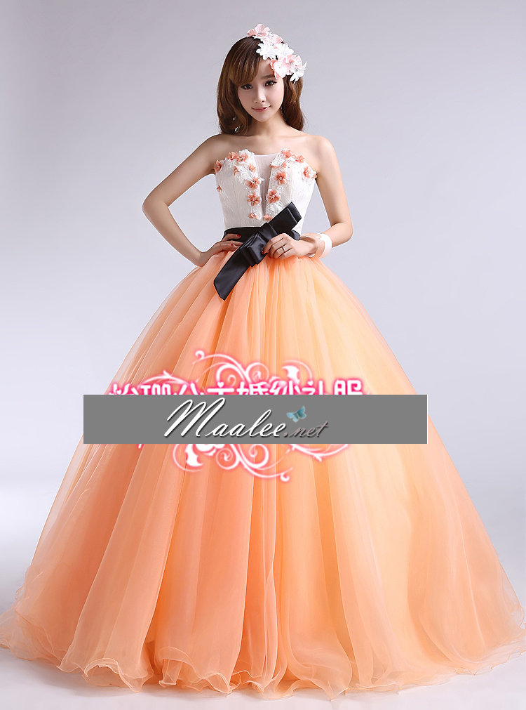 พร้อมเช่า ชุดแฟนซี ชุดราตรี เกาะอก สีส้ม ขาว แต่งดอกไม้ ผ่า V โปร่งกลางอก