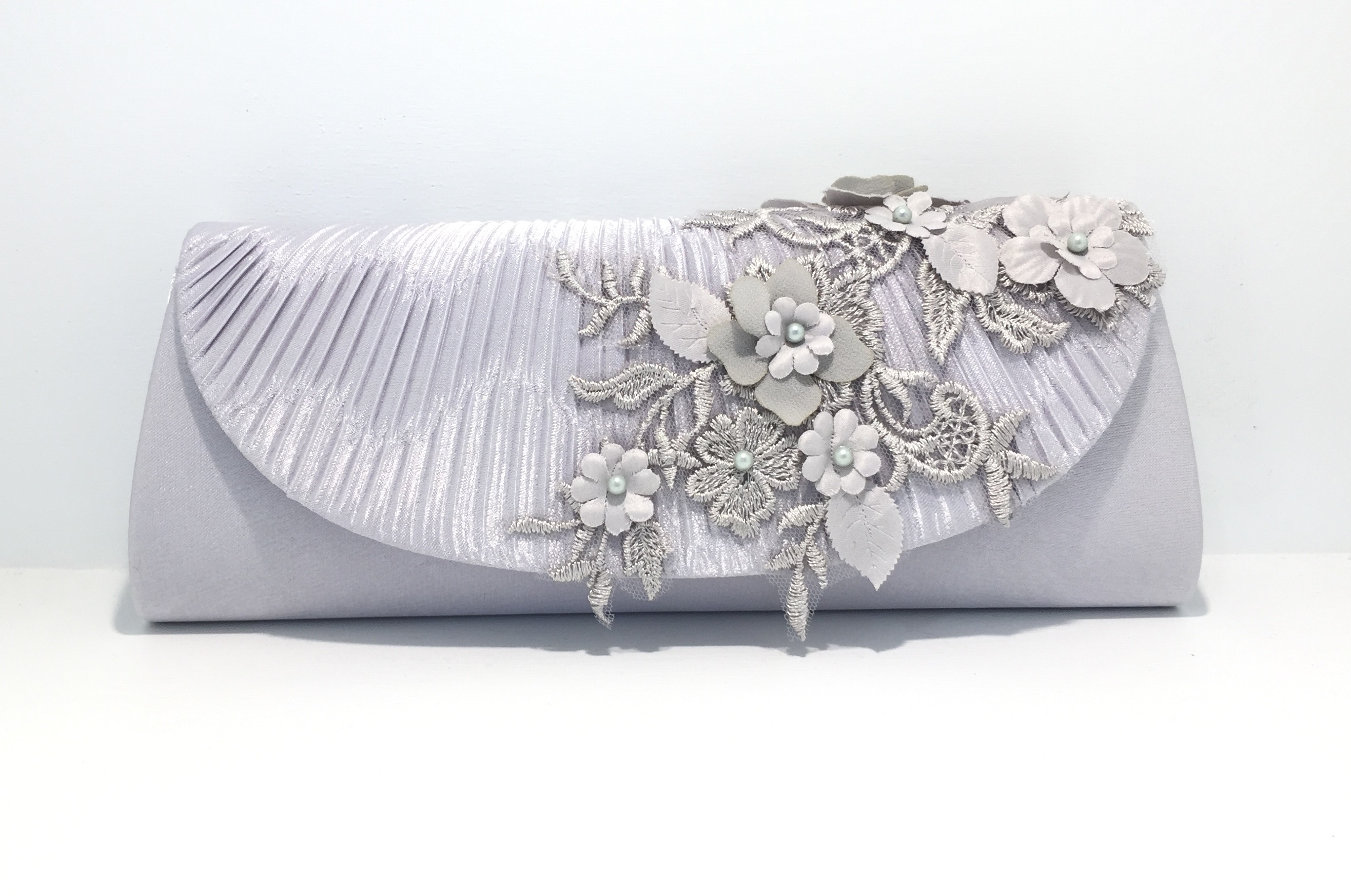 พร้อมส่ง Evening Clutch กระเป๋าออกงาน สีเทา แต่งผ้าลูกไม้ เรียบหรู