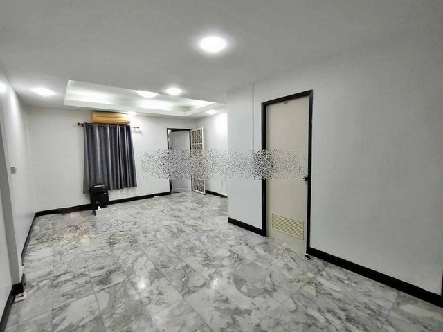 ขายทาวน์เฮ้าส์หมู่บ้านกรุงทอง 2 ชั้น 2 ห้องนอน 1 ห้องน้ำ รีโรเวทใหม่ พร้อมเข้าอยู่