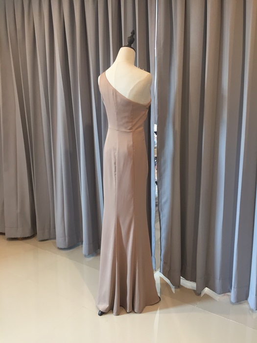 พร้อมเช่า ชุดราตรียาว ชุดเดรส ไหล่เฉียง จับเดรปหน้า สีน้ำเงิน สีกรมท่า