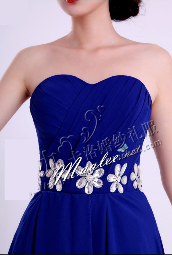 พร้อมเช่า ชุดราตรีสั้น เกาะอก หน้าสั้นหลังยาว สีน้ำเงิน ผ้าชีฟอง เรียบหรูแต่งเพชรช่วงเอว