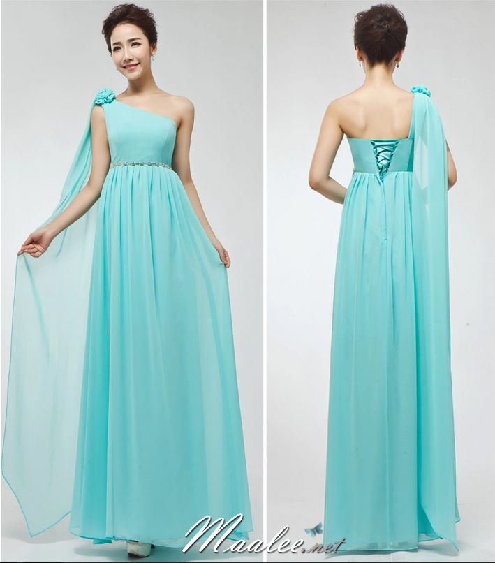 พร้อมเช่า ชุดราตรียาว ไหล่เดียว ผ้าชีฟองแต่งดอกที่ไหล่ เอวคาดเพชรสวย สีฟ้าอ่อน