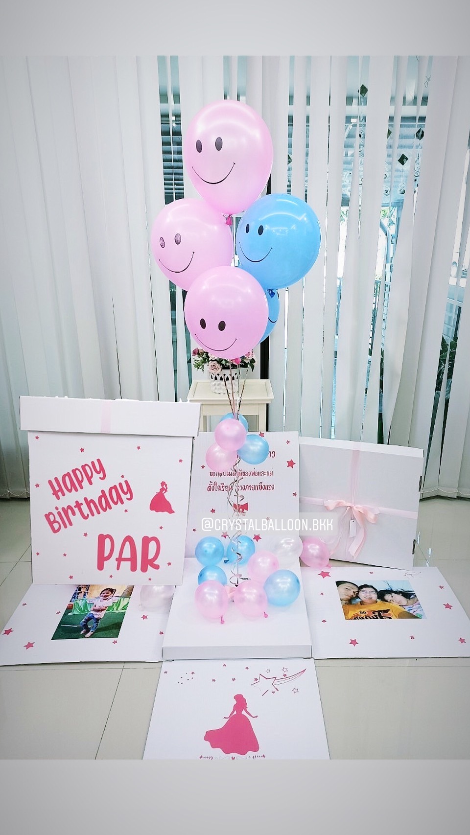 Surprise Box กล่องเซอร์ไพรส์วันเกิด ลูกโป่ง Emoji หน้ายิ้ม สีชมพู-สีฟ้า พร้อมตกแต่ง ช่อลูกโป่ง 1 ช่อ,สามารถใส่รูปได้ 2 ใบ สามารถเปลี่ยนสีลูกโป่ง/เปลี่ยนข้อความได้