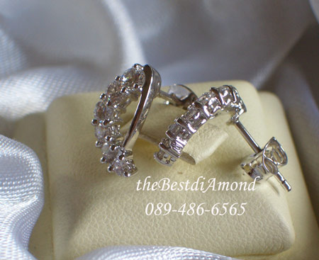 BE433RD+++ต่างหูเพชร แบบmodern+++แบบเก๋ไก๋ ทันสมัย ไม่เวอร์มาก ใส่ติดหูได้เลยค่ะ