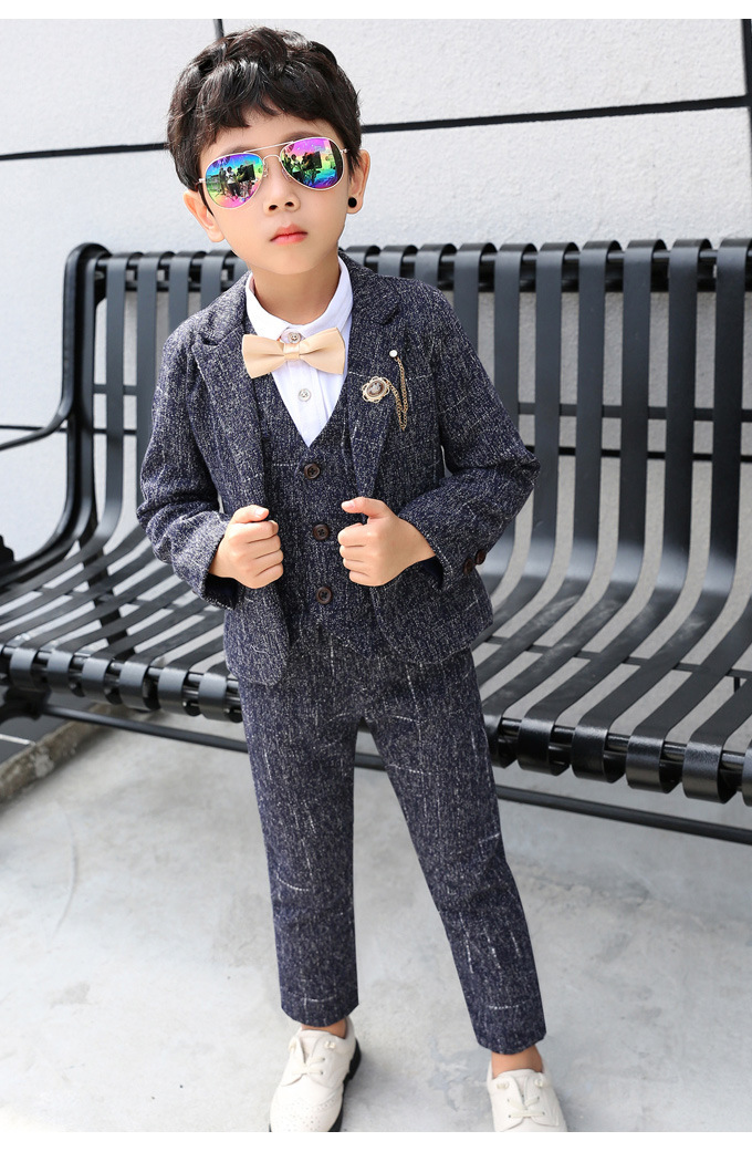 พร้อมเช่า ชุดสูทเด็กชาย สีเทาดำ สไตล์เกาหลี **พร้อมเช่าไซส์ 90 ,110 , 120**