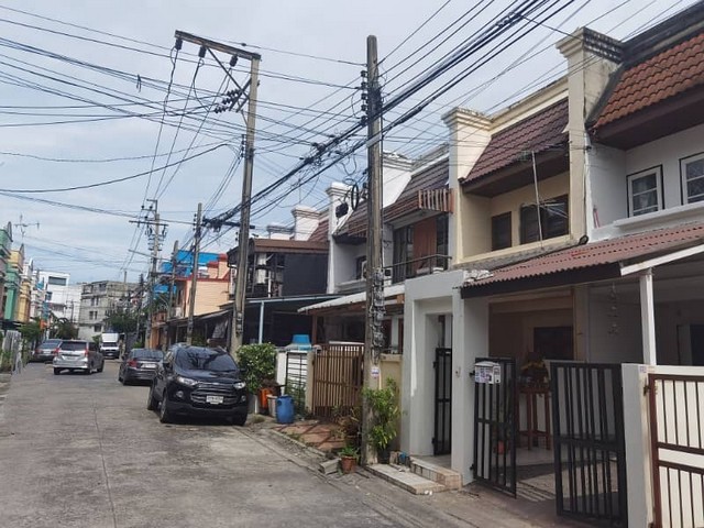ให้เช่าทาวน์เฮาส์ 2 ชั้น 19 ตรว.หมู่บ้านสหโชค ถนนรามอินทรา 34 ใกล้ตลาดนัดเลียบด่วนรามอินทรา