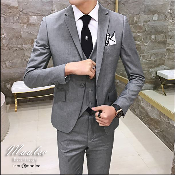 พร้อมเช่า ชุดสูทชาย สีเทาอ่อน เข้ารูป พร้อมเสื้อกั๊ก