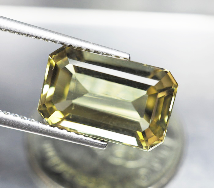 พลอยซิทรินสีเหลือง 5.20 กะรัตทรงสี่เหลี่ยม