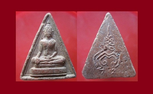 @@พระพุทธสามเหลี่ยม เนื้อดิน หลังยันต์ เนื้อเก่าพระบ้าน