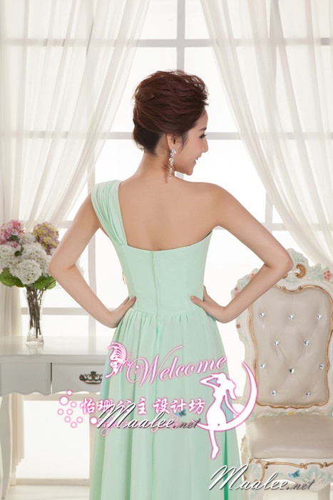 พร้อมส่ง ชุดราตรียาว เกาะอก ไหล่เดียว ผ้าชีฟองพลิ้วสวย คอ sweet heart แต่งเอวผ้าซาติน สีเขียวใบเตย