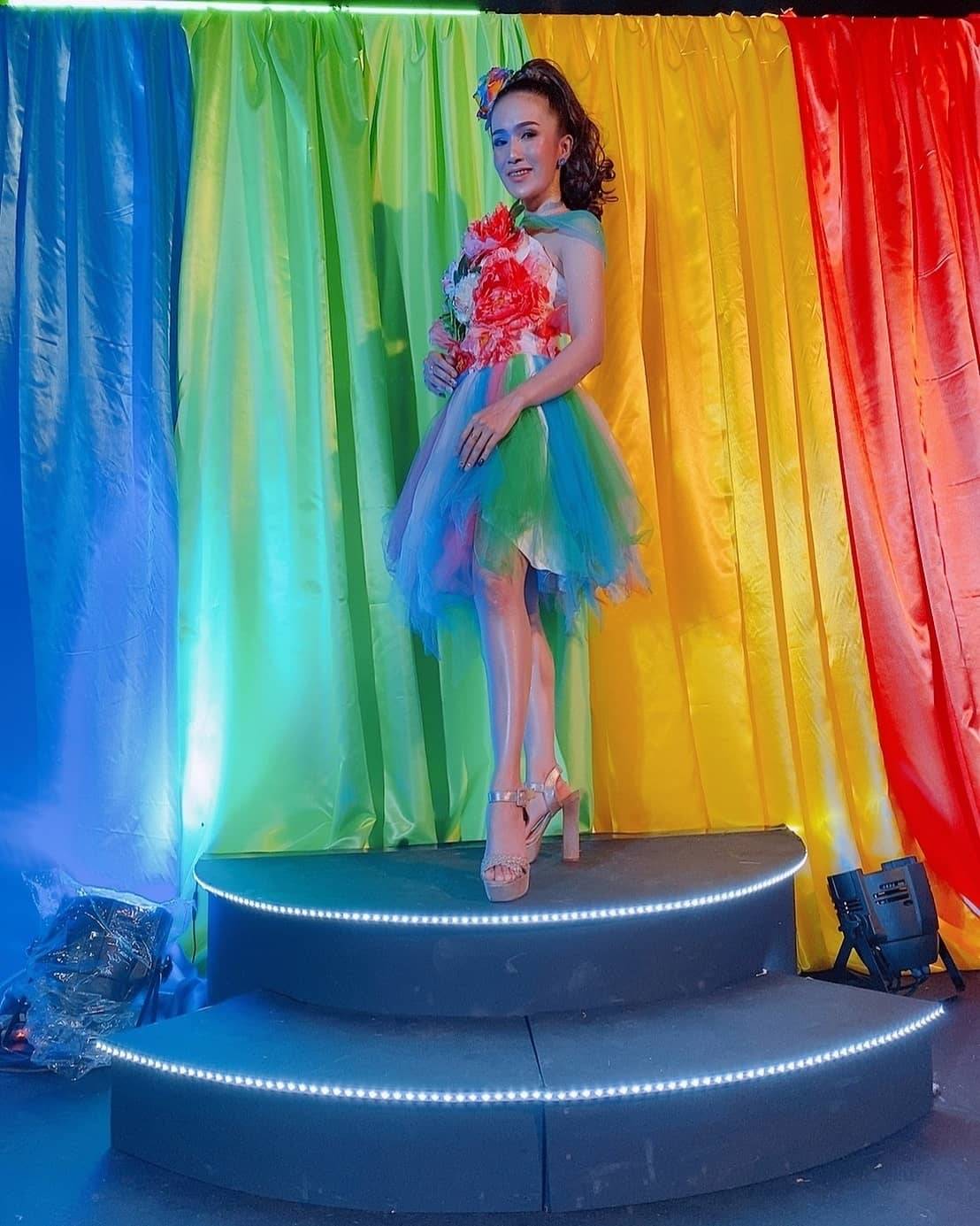 พร้อมเช่า ชุดแฟนซี เช่า 500 ชุดราตรีสั้น ดอกไม้หลากสี กระโปรงสายรุ้ง