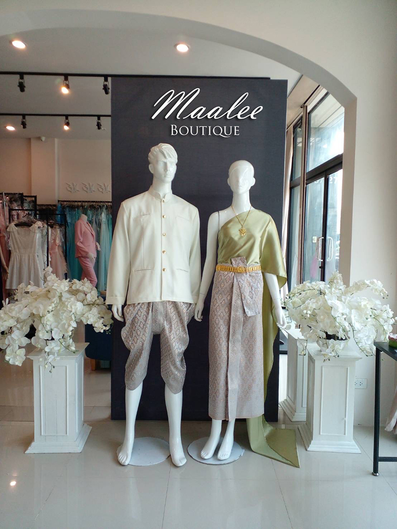 เช่า ชุดไทย ชุดเพื่อนเจ้าสาว ชุดไทยผ้าถุงสีเทาชาเงิน สไบเรียบสีเขียวอ่อน