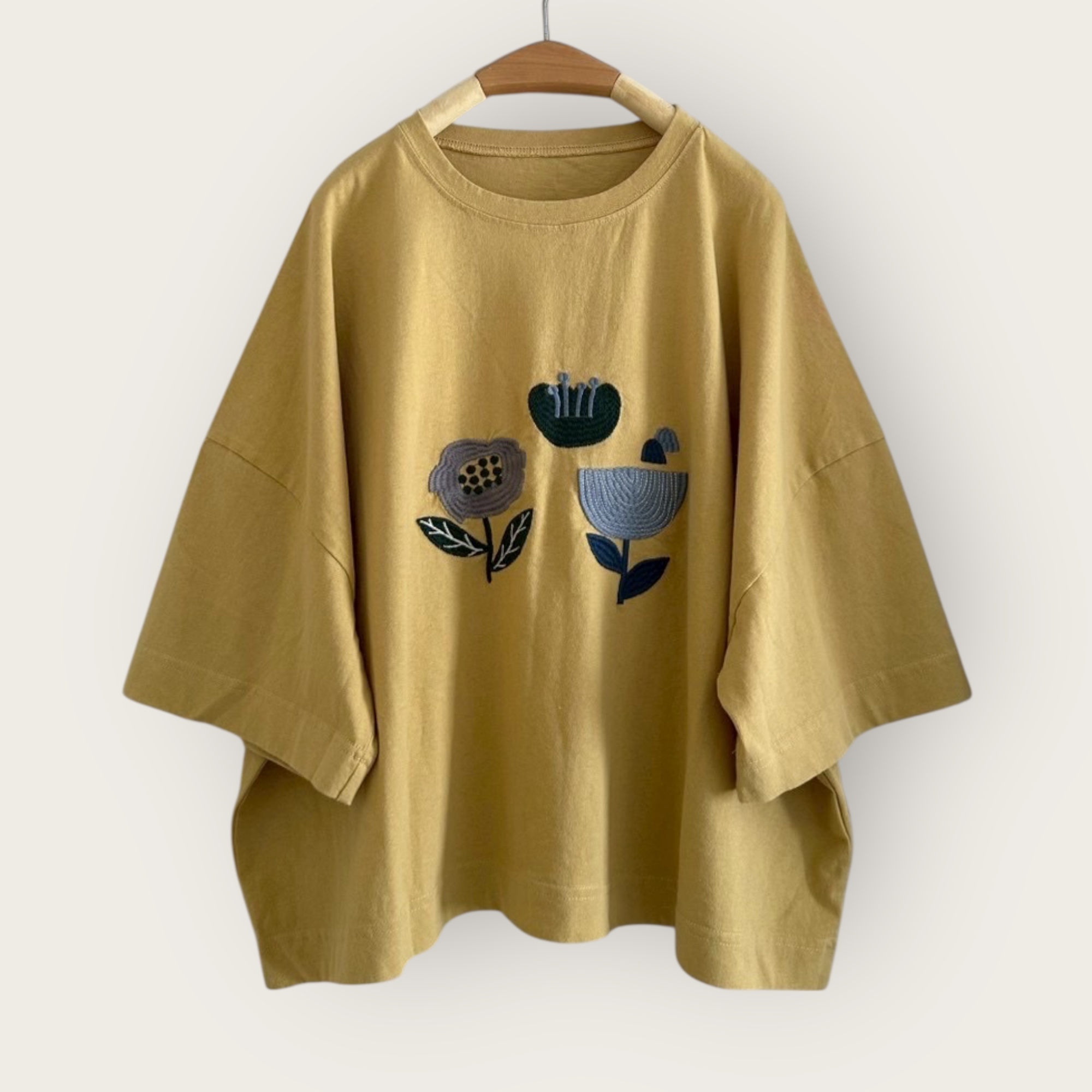 เสื้อครอปผ้ายืดลายปักดอกไม้ทรงโอเวอร์ไซส์