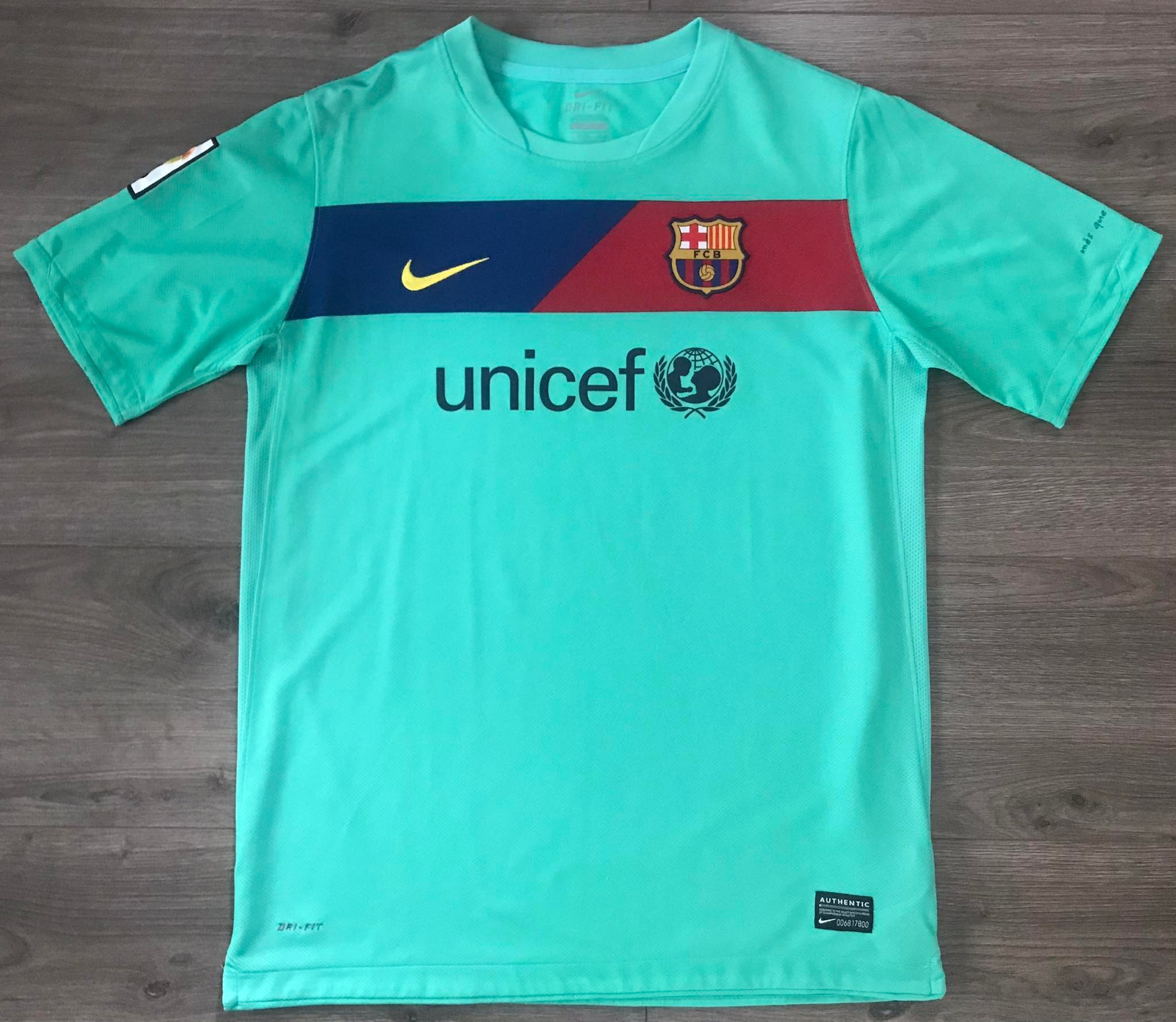 เสื้อฟุตบอล ทีมสโมสรบาร์เซโลน่า ชุดเยือน 2010/11 XLB-Size / BARCELONA Football Shirt Away Kit 2010/11 Jersey XLB-Size