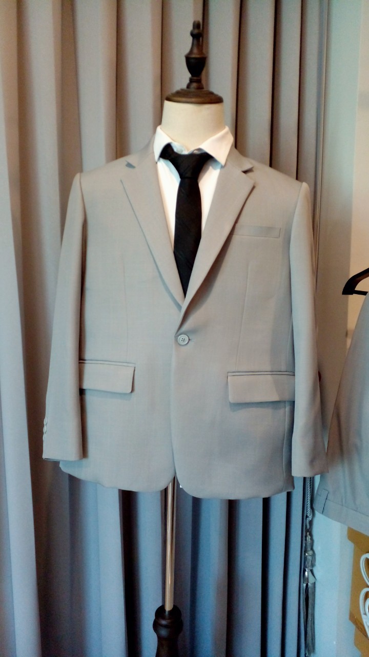 พร้อมเช่า ชุดสูทชาย งานตัด สีเทาอ่อน รุ่นใหญ่พลัสไซส์ 1กระดุม