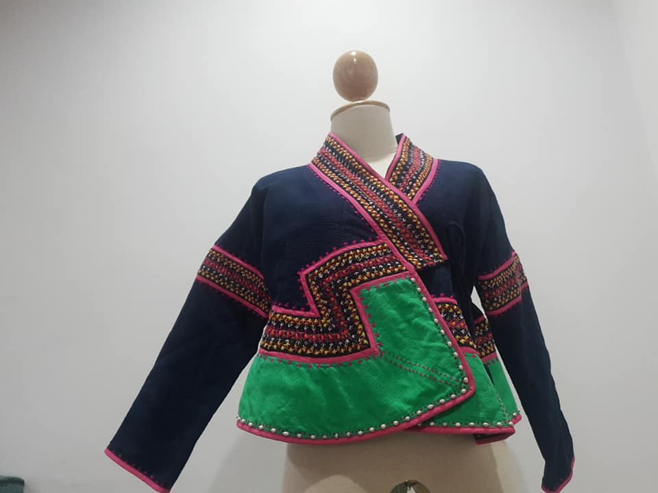 เสื้อผ้าฝ้ายพื้นเมืองแบบป้ายแขนยาว