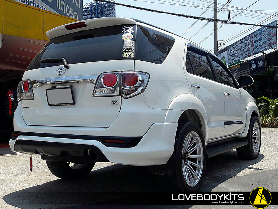 ชุดแต่ง SPORTIVO V5 แบบครอบไฟตัดหมอก : Fortuner 2012-2014