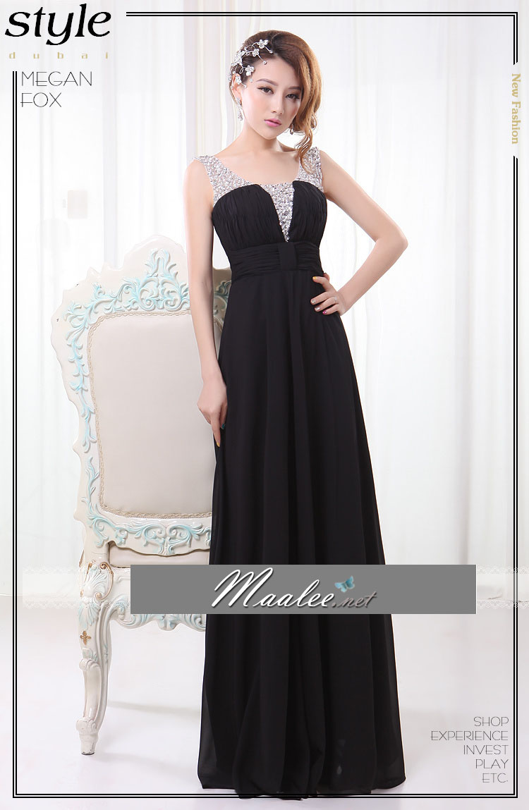 พร้อมเช่า ชุดราตรียาว สีเขียว ปักเลื่อมช่วงอก แบบเปรี้ยวอมหวาน