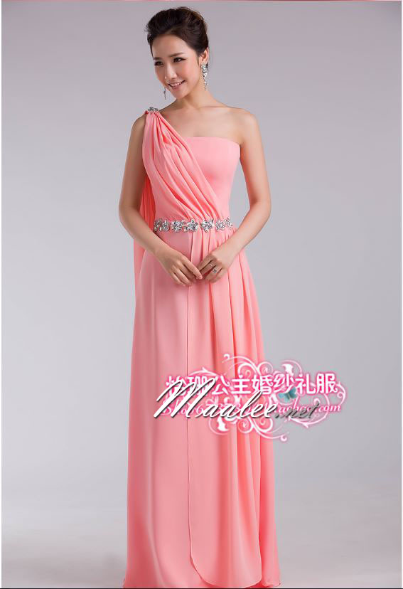 พร้อมเช่า ชุดราตรียาว ไหล่เดียว สีโอรส จับเตรปสไตล์กรีก คาดคริสตัลช่วงเอว