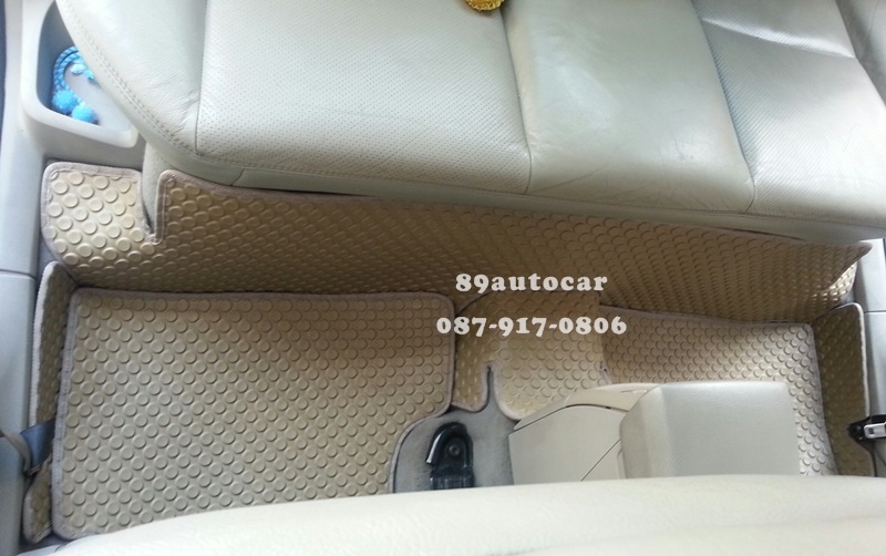 ขายพรมลายกระดุมปูพื้นรถยนต์เข้ารูป ford focus 2005 ลายกระดุมสีครีมขอบครีม