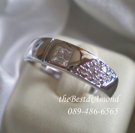 BR950RD++แหวนคู่ ++สองสไตน์ เก๋เท่ห์ เพชรสี่เหลี่ยมฝังแบบล็อค ด้านข้างวางรูปแบบเฉียงๆเป็นรูปสี่เหลี่ยมขนมเปียกปูนฝังแบบจิกไข่ปลา เก๋ดีค่ะ
