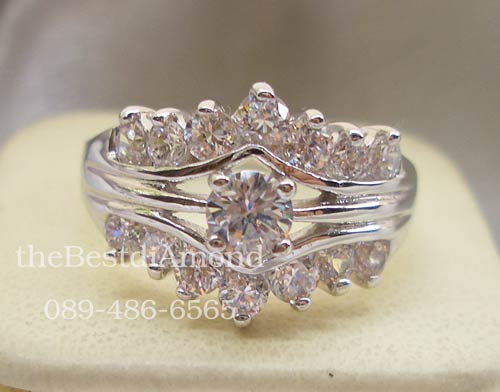 BR522RD+++แหวนปีกนก 2 แถวประกบ เพชรเม็ดกลม แบบเริ่ด ทันสมัย สวยสุดๆ เพชรเล่นไฟ ประกายแวววับ รับรองสวยเด่น ถูกใจ ใส่แล้วดูดีมีระดับมากๆๆ