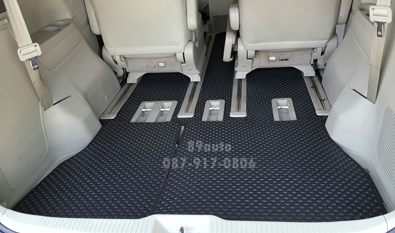 ผ้ายางกระดุมปูพื้นรถยนต์ Toyota Estima กระดุมสีดำขอบดำด้ายแดง