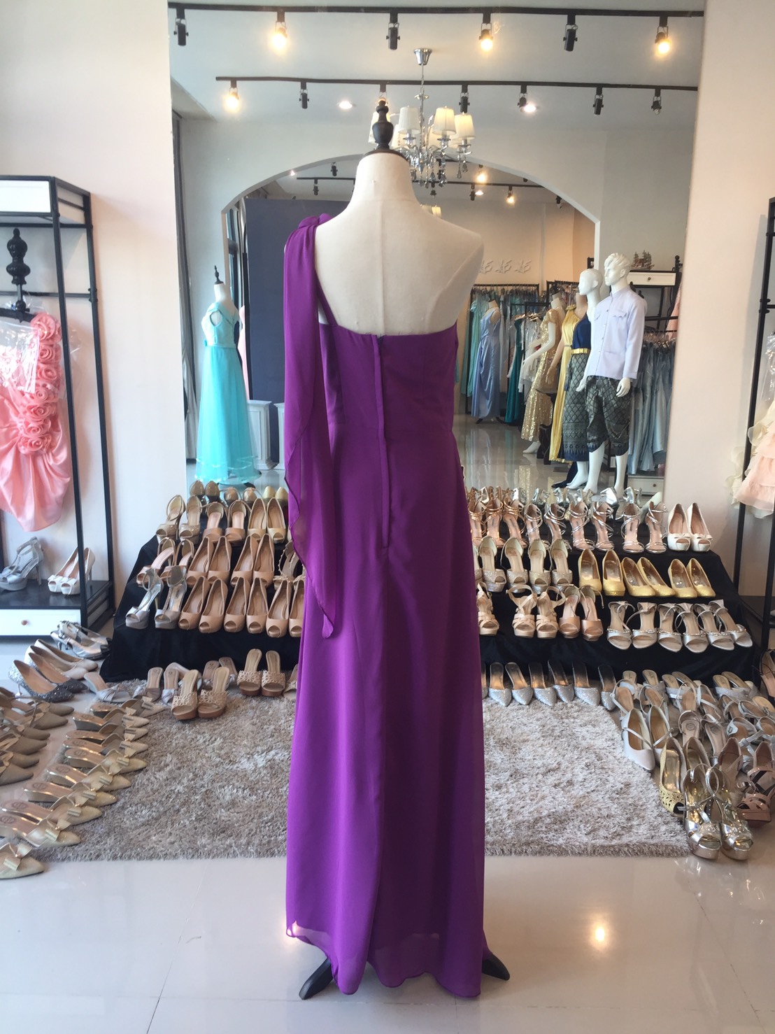 พร้อมเช่า ชุดราตรียาว เกาะอก ไหล่เดียว สี ม่วงเข้ม