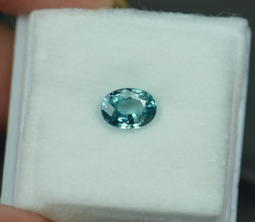 เพทายสีฟ้าน้ำทะเล (Zircon) 1.30 กะรัต (0552)