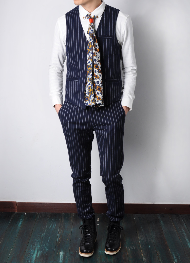 พร้อมเช่า ชุดสูทชาย สีกรมท่าลายทางเล็ก ** พร้อมเช่าไซส์ L , XL **