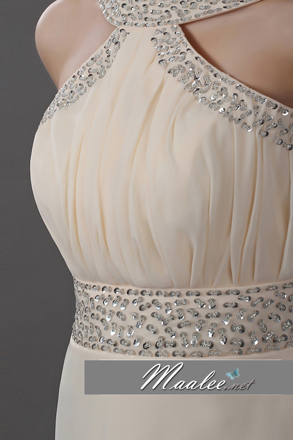 พร้อมเช่า ชุดราตรีสั้น คล้องคอ เว้าไหล่ สีขาว ปักเลื่อมละเอียดช่วงอก คอและเอว