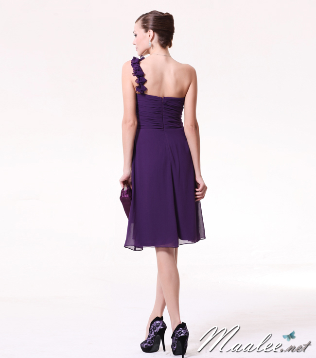 พร้อมเช่า ชุดราตรีสั้น เกาะอก ไหล่เดียว สีฟ้ามิ้นต์ จับเดรปไขว่ช่วงหน้าอก แต่งดอกไม้ช่วงไหล่