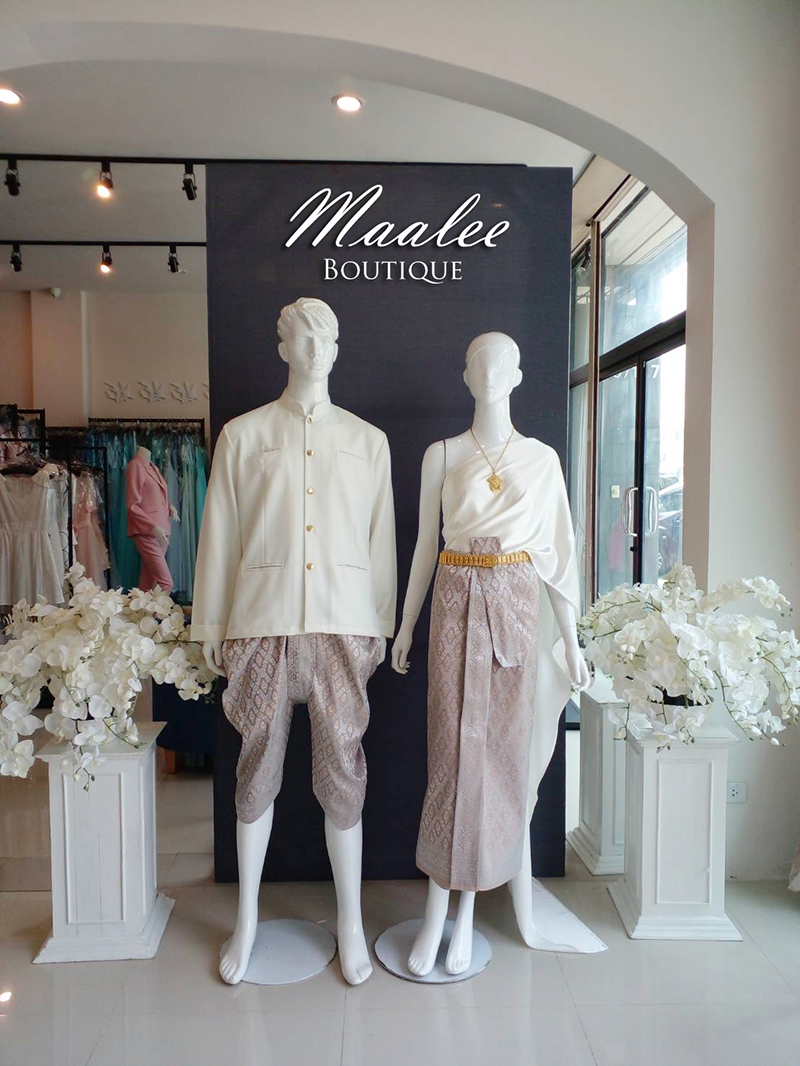 เช่า ชุดไทย ชุดเพื่อนเจ้าสาว ชุดไทยผ้าถุงสีเทาชาเงิน สไบสีเทาขาว