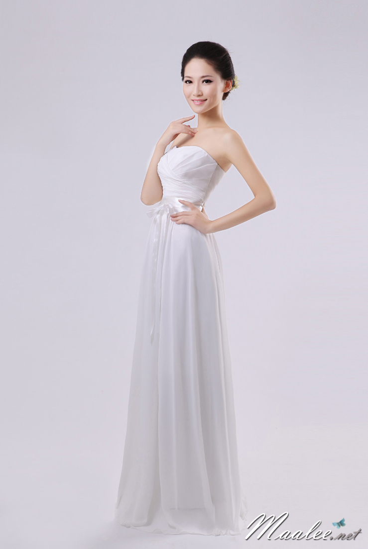 พร้อมเช่า ชุดราตรียาว เกาะอก สีขาว คอเว้ารูปหัวใจ จับเดรปหน้าอก แต่งคาดเอวสไตล์ญี่ปุ่น