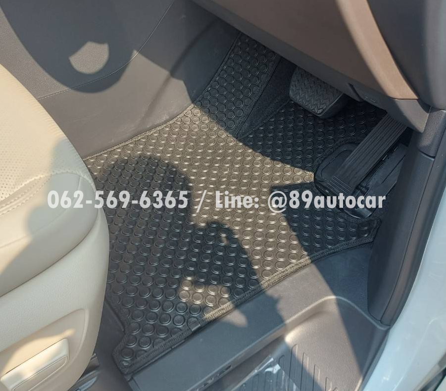 ผ้ายางปูพื้นรถยนต์ Toyota Alphard 40 ปี 2024 ปูพรมกระดุมสีดำขอบดำ