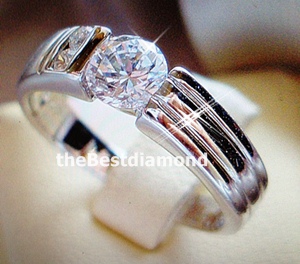 BR042RD+++แหวนเพชรเดี่ยวค่ะ เม็ดกลม เท่ห์ เรียบ ดูมี Style ล้อมด้วยเพชรเล็ก 2 เม็ดค่ะ ชุปทองแท้ 24 K