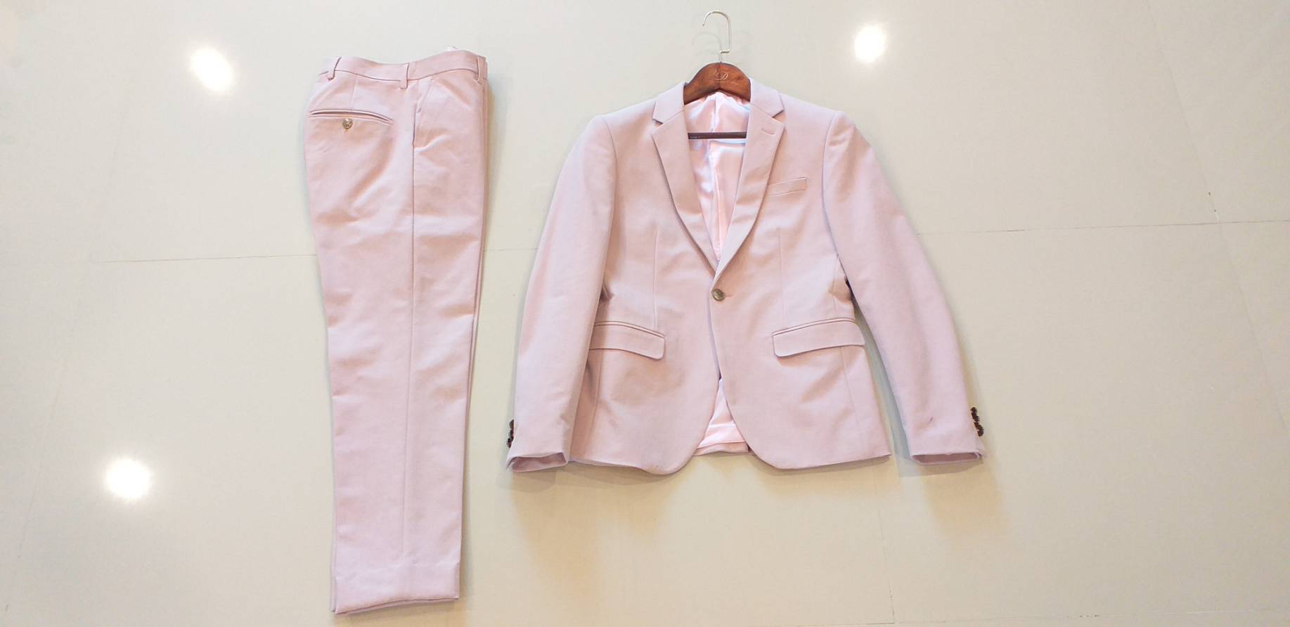 พร้อมเช่า ชุดสูทชาย สีชมพูพาสเทล Pastel Pink ทรงเข้ารูป สไตล์เกาหลี (ไม่มีเสื้อกั๊ก)
