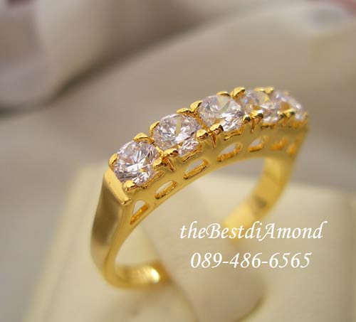 BR964+++แหวนแถวหนามเตย 5 เม็ด+++แหวนแถวแบบยอดนิยม ทุกยุคทุกสมัย ฝังแบบหนามเตย เป็นแหวนแถวแบบเรียบๆแต่ดูดี ขนาดเพชร 12 ตัง