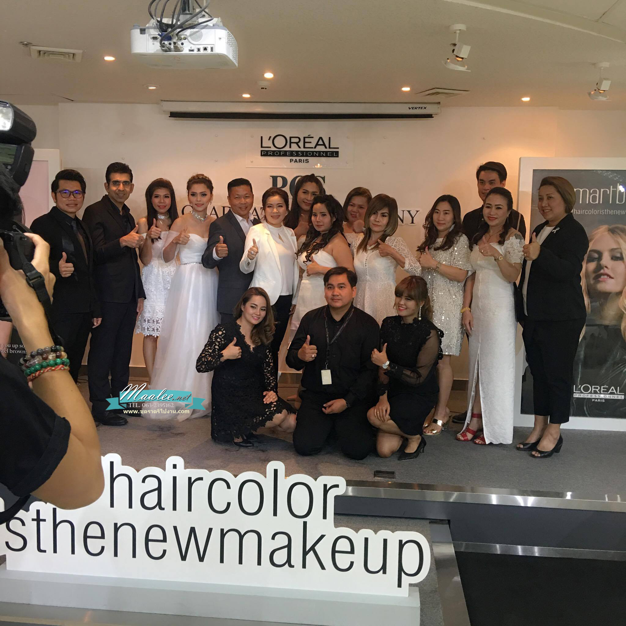 พร้อมเช่า ชุดราตรียาว & แบบปาดไหล่ สีขาว กระโปรงผ้าโปร่งตาข่ายนิ่ม ใส่สบายตัว อกจับจีบ เอวปักคริสตัลหรู (เชือกผูกหลัง)