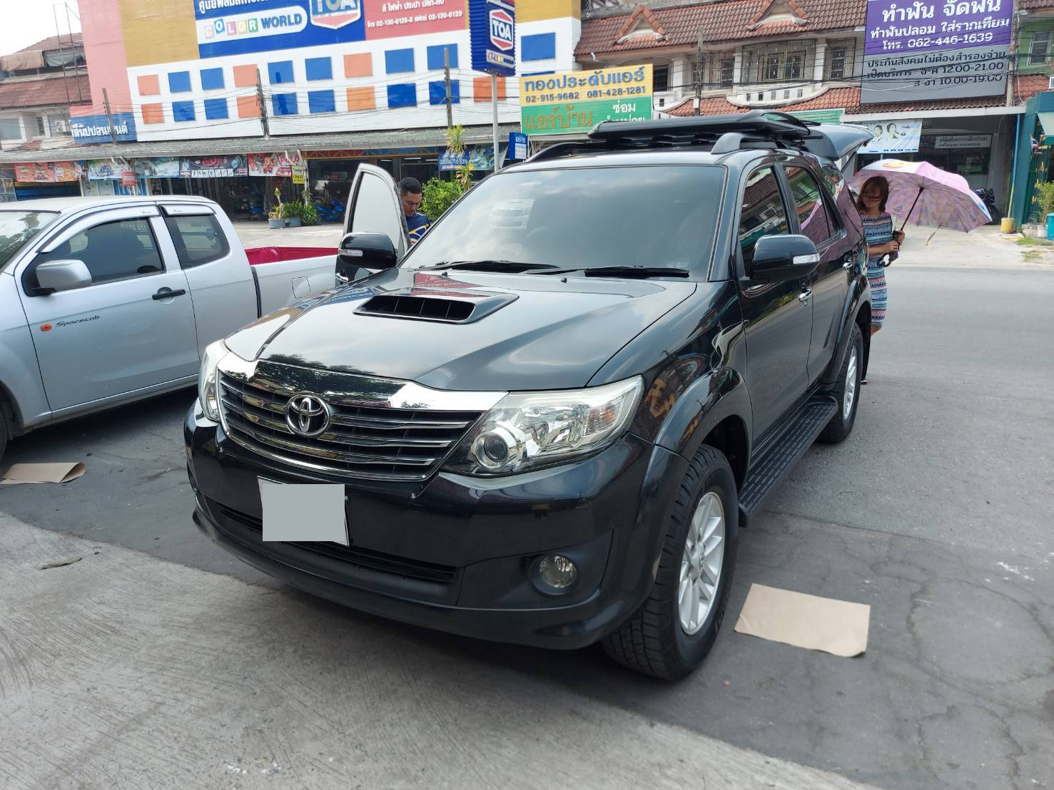 Toyota Fortuner (โตโยต้า ฟอจูนเนอร์) 2005-2014 ปูพรมVVIP สีดำด้ายดำ เต็มคัน