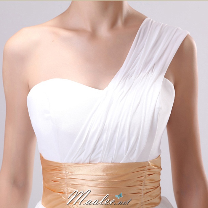 พร้อมส่ง ชุดราตรีสั้น บ่าเฉียง สีครีม คอเว้า Sweet Heart คาดเอวผ้าซาติน