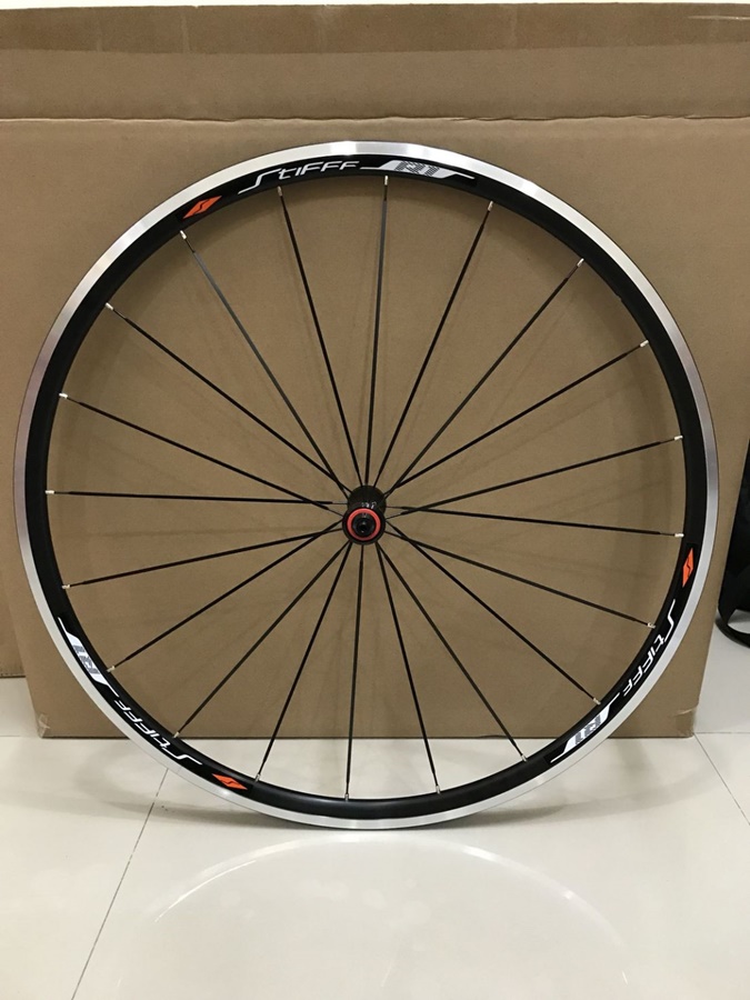 ชุดล้อเสือหมอบ Stifff R1 อลูมิเนียม 700c รองรับ 11 สปีด ขอบสูง 26 มม.