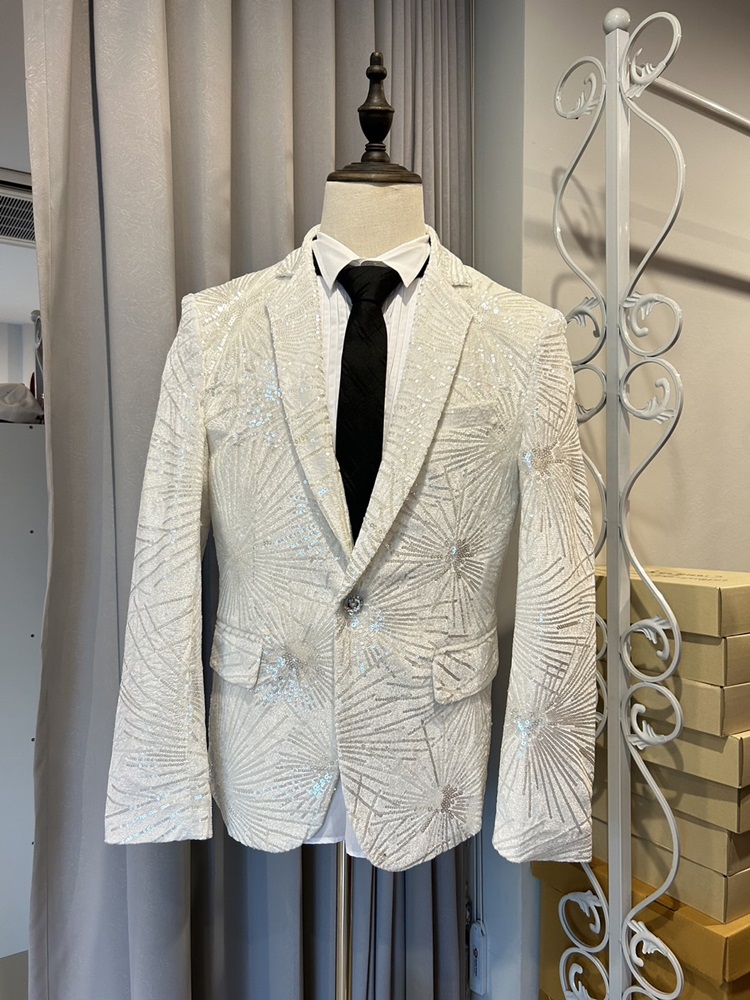 พร้อมเช่า เสื้อสูทชาย สีขาว แต่งเลื่อม